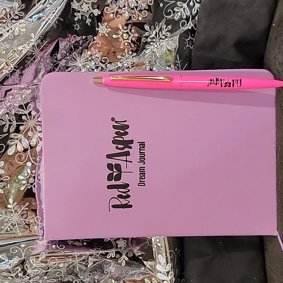 Cozy Sleep Set - Picture 4 of 4